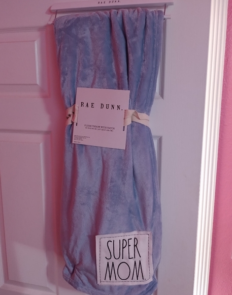 Rae Dunn "Super Mom" Soft Blue Throw - Picture 1 of 1